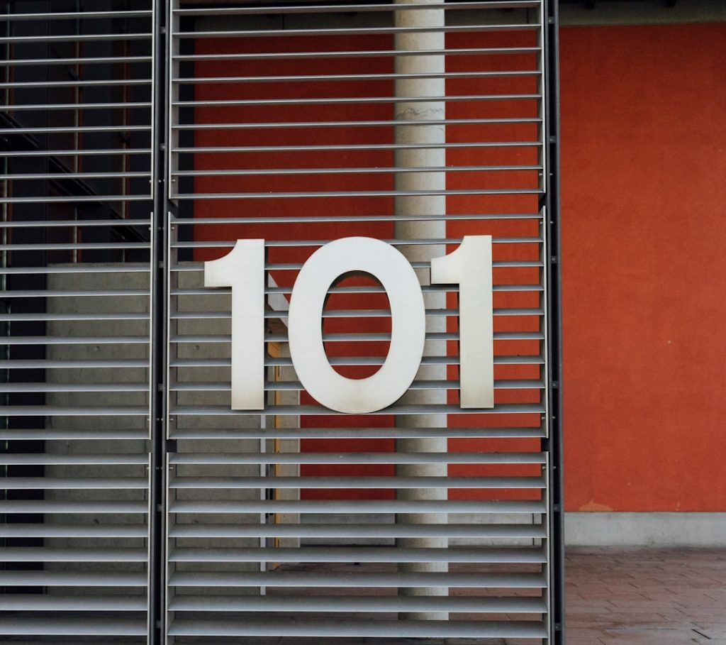 Der Namenstag von Laura: Bedeutung, Bräuche und Hintergründe